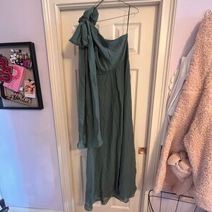 Elegant Green One-Shoulder Dress